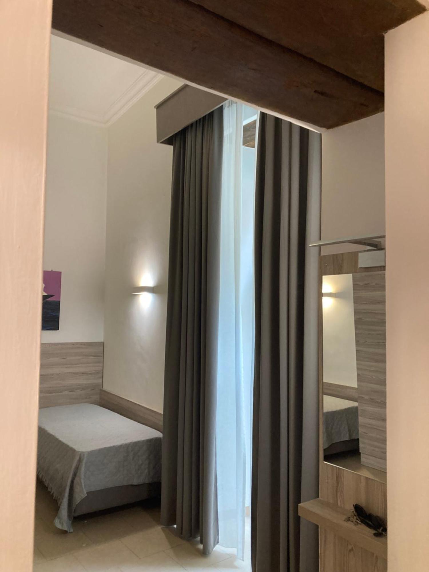4Stanze Hotel Napoli Eksteriør billede