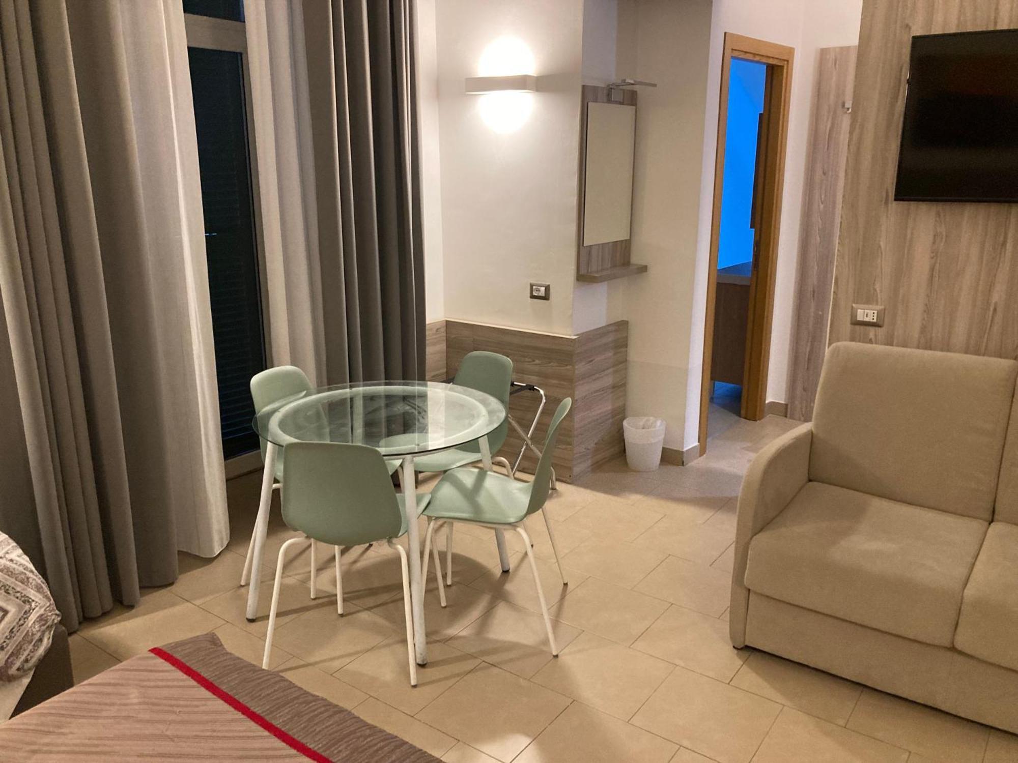 4Stanze Hotel Napoli Eksteriør billede